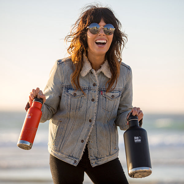64oz-classic-with-loop-cap-i0 64oz_insulated_classic_black_beach_smile_square.jpg