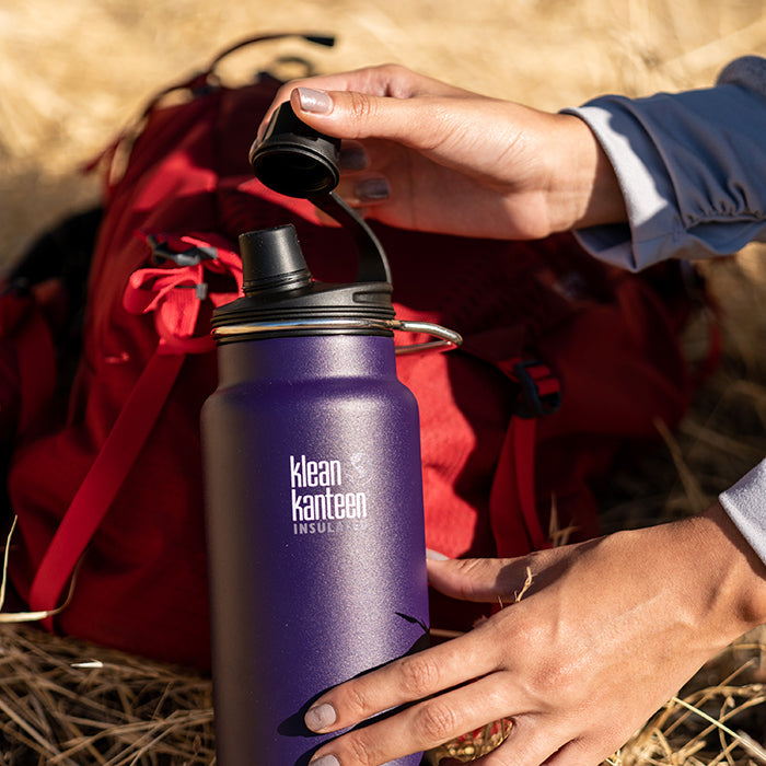 tkwide-chug-cap-p6 K32TKWSSL-KM-chug-cap-bottle-park_lifestyle.jpg