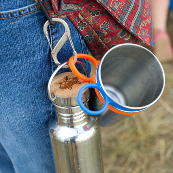 steel-s-biner-3-x3 carabiner_steel_clip_bottle_lifestyle_f9a2dad1-cd06-4894-b3ff-13476b2b5a87.jpg
