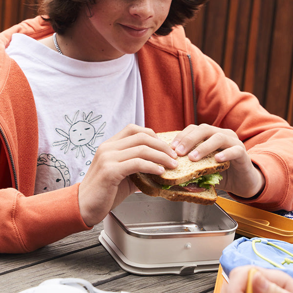 23oz-rise-food-box-lunch-p5 rise_food_lunch_box_lunch_kid_sandwich_square.jpg