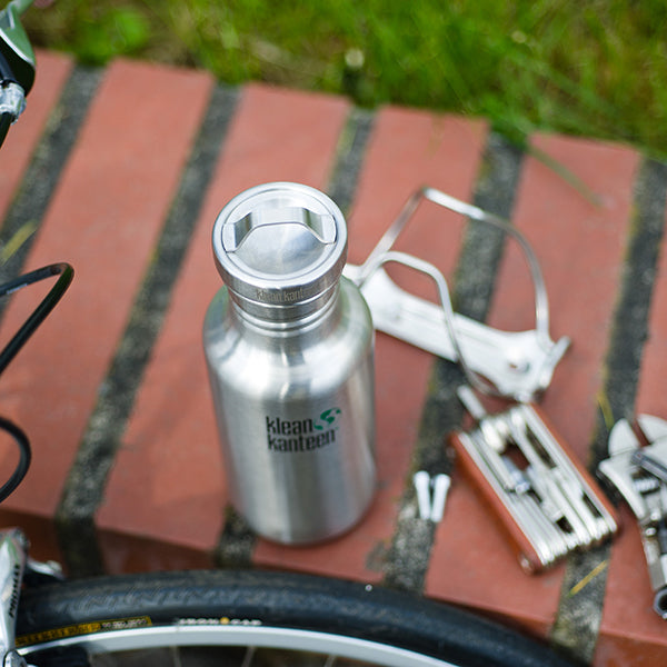 classic-steel-loop-cap-c5 stainless_bottle_cap_bike_parts_lifestyle.jpg