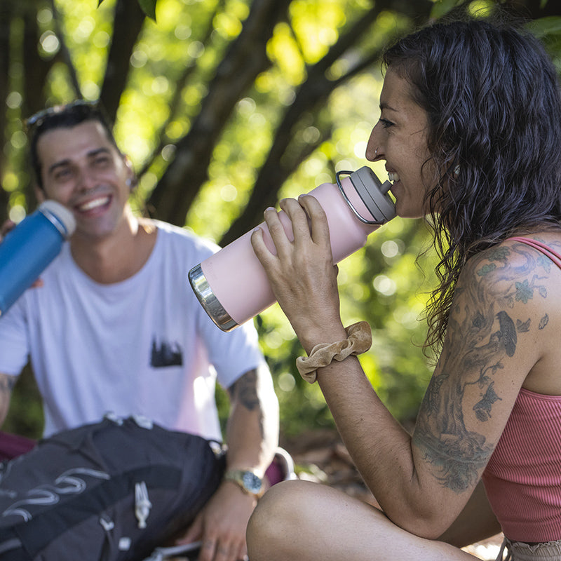 32oz-tkwide-with-twist-cap-b4 tkwide_32oz_insulated_bottle_twist_costarica_couple_drink_square.jpg